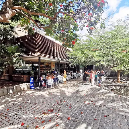 Home2book Spacious Family Home, Cruz Center *